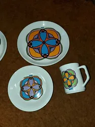 You are bidding on a signed PETER MAX  3 piece set ,dinner plate,mug and 7 inch bowl in great gently used condition,no...