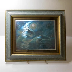 Couleurs : blanc bleu vert jaune or. Traces de peinture sur le cadre. MAISON MUSEE D’OBJETS DURABLES. PATRICK...