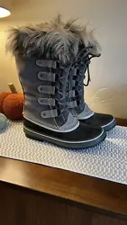 These Sorel Joan of Arctic boots are the perfect addition to your winter wardrobe. With a waterproof suede upper and...