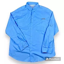 This Colombia PFG shirt is in excellent preowned condition! Fit: Regular. Chest (armpit to armpit) = 26”. Color:...
