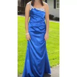 Prom dressRoyal blue prom dress with sparkle. Size 4-6. Only worn once and in great condition.