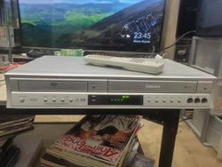 Lecteur Combi TOSHIBA DVD/Vhs.  Model :toshiba SD-24VESE Lecteur DVD et vhs  testé sur un écran cathodique voir...