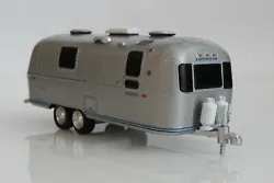 Airstream Double-Axle Land Yacht Safari - Greenlight Model Vehicle. This 1971 Airstream RV is a 1/64 scale scale...