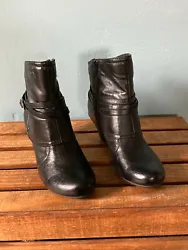 Stylish and comfortable Baretraps black leather ankle boots size 6.5 with 2