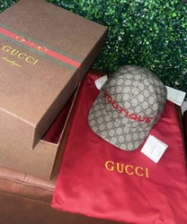 NEW 100% Authentic GUCCI Boutique Logo Print Baseball Cap Hat Size L , Condition is New with tags. Shipped with USPS...