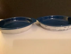 Rare Corelle 9” pie plates in Classic Cafe Blue. Beautiful blue glaze inside and edge of pie dishes, looks new....