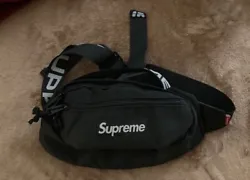This Supreme SS18 Nylon Waist Bag is the perfect addition to any sports-themed outfit. Made of high-quality nylon...