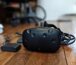 Très simple d’utilisation pour la réalité virtuelle VR. Je vends un casque HTC vive seul en bon état. Officiel...