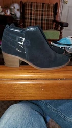 Womens Sonoma Good For Life, Size 7.5 sonya navy Shoe. Condition is Pre-owned. Shipped with USPS Priority Mail. This...