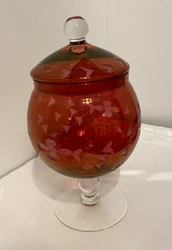 This beautifully candy bon-bon or apothecary jar in in great condition. It is not chipped or cracked, just worn a bit....