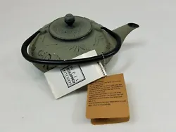 Type : Tea Pot. Material : Cast Iron. Color : Green.