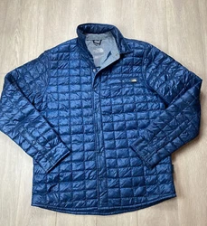 Men’s PreOwned in Excellent Condition! The North Face Thermoball Puffer Jacket Size Medium Additional Measurements...