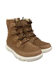The upper is made of waterproof suede leather, and is lined with 100g of cozy insulation that makes snowstorms a...