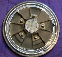 QUANTITY - 1 USED HUBCAP Make - Ford.