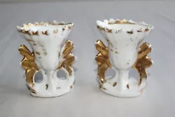 Paire de petits vases de mariés en porcelaine de paris, époque Napoléon III, accidents au col et dorure effacée,...