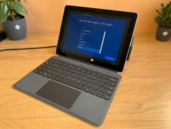 Les unités sont préinstallées avec une version propre de Windows 10. LEXPÉRIENCE UTILISATEUR PEUT VARIER. VEUILLEZ...