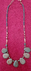 Collier fantaisie femme turquoise pierre hippi bohème tres joli bijoux léger.