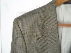 Two button. Earth tones. Green, Blue, Tan. In excellent pre-owned condition. Sleeve Length From Shoulder Seam: 26