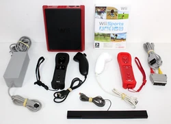Elle est vendue avec 2 wiimotes et 2 nunchucks et le jeu WII sport. console nintendo WII MINI.
