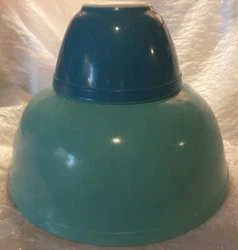 Primary Blue #401, 1.5 Pint and Primary Green #403, 2 1/2 Qt.