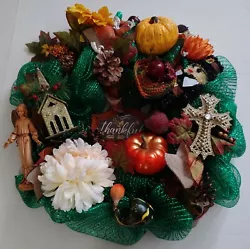 With flowers, pine cones, gourds, angel, cross, etc. Assorted sunflowers, pine cones, flowers, gourds, leaves, ribbons,...