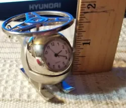 Solid Metal Small Desk Clock - runs, keeps time, new battery.