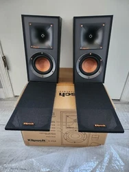 klipsch surround sound speakers dolby atmos speakers can be wall mounted or shelf mounted, these speakers are open box...