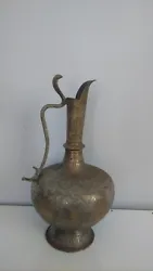 Old oriental vase. Cobra head. Ancien vase orientaliste tete de cobra.