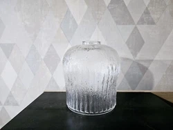 1 TULIPE GLOBE EN VERRE LUSTRE LAMPE LAMPADAIRE ART NOUVEAU DECO. Hauteur 17 Diamètre douille 4 Diamètre bas 12.5