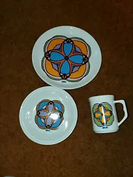 You are bidding on a signed PETER MAX IRiquois 3 piece china set in the Clover coupe pattern in great gently used...