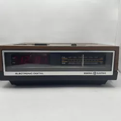 Vintage General Electric GE AM/FM Electronic Digital Alarm Clock Radio 7-4640A. Works!