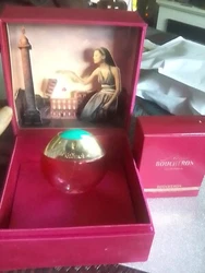 flacon parfum vide avec sa boite lumière.