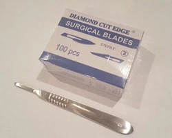 Sterilized by Gamma (25kGy radiation). Box of 100 blades.