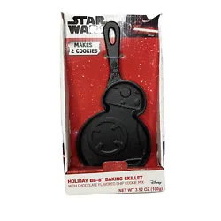 NEW Star Wars BB-8 Baking Skillet & Cookie Mix Gift Set. Kit includes (1) Cast Iron Skillet. For subsequent cleanings,...