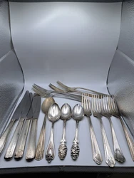 Vintage Silverware Lot Of 16. Inside stainless knife qty 1, stainless knives qty 3 some rust,  WM Rogers & Sons ...