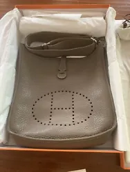 Hermes Evelyn 3 PM 29 Etoupe Clemence Shoulder Bag. Such a great bag! It’s in good condition. It’s been sitting...