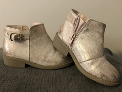 Toddler Cat & Jack Metallic Pink Booties Size 8. EUC, only worn a few times. Perfect zip booties for fall fun!