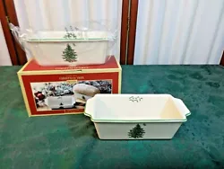 New, in their original box. This is a beautiful two piece set of Spode double handled loaf pans in the Christmas Tree...