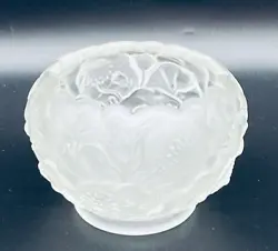 Fenton Satin Glass rose bowl vase, great classic design in the water lily pattern, scalloped rim.