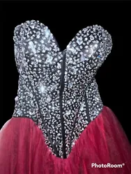 Appliques Red Quinceanera Dresses Beaded Prom Party Ball Gowns sz 13. Measures 40” through breast 34” through rib...