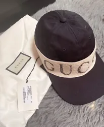Gucci Unisex Black Canvas White Headband Cabardine Baseball Hat M/58 492545 1077. Condition is 