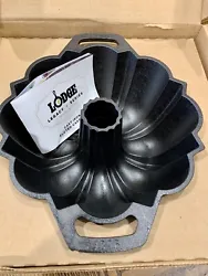 Lodge Special Edition Legacy Series Cast Iron Fluted Bundt Cake Pan. New in Original Box. Original Issue.
