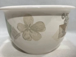 Corelle Coordinates 1 QT. / 946 ML Sandstone Textured Leaves Stoneware BowlPre-owned…Excellent condition…No chips...