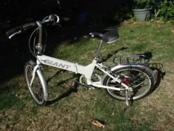 Giant Folding 6 Speed Bicycle FD806 Like New.  Bike weighs 30 lbs and folds in half, adjust seat/handle bars with...