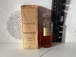 Flacon ancien Vogue de Molyneux. Boîte abîmée mais présente. Très belle étiquette.