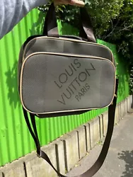 Sacoche Louis Vuitton Authentique. _________________________________Sacoche Louis Vuitton Neuve mais sans...