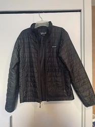 Great condition, no flaws, Patagonia nano puff, in arguably the best color! This forge grey jacket wasn’t worn much...