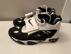 2011 Nike Air Diamond turf 2 Shows signs of wear but overall still very clean and wearable. Sock liner has some fuzzies...