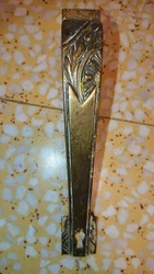 Longueur : 17,5 cm. Largeur au plus large : 2,5 cm. profondeur : 3 cm environ.