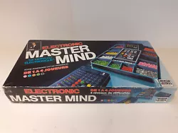 Indémodable MASTER MIND, version électronique peu courante qui fonctionne. - Vous favorisez l’emploi de personnes...